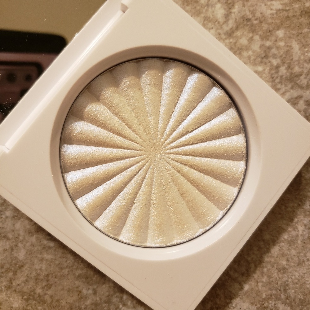 Ofra Space Baby Highlighter